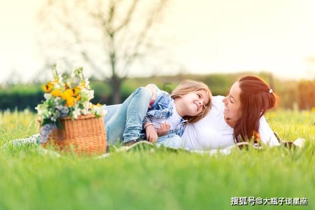 “火树银花”迎新春 “夜经济”激发消费市场新活力